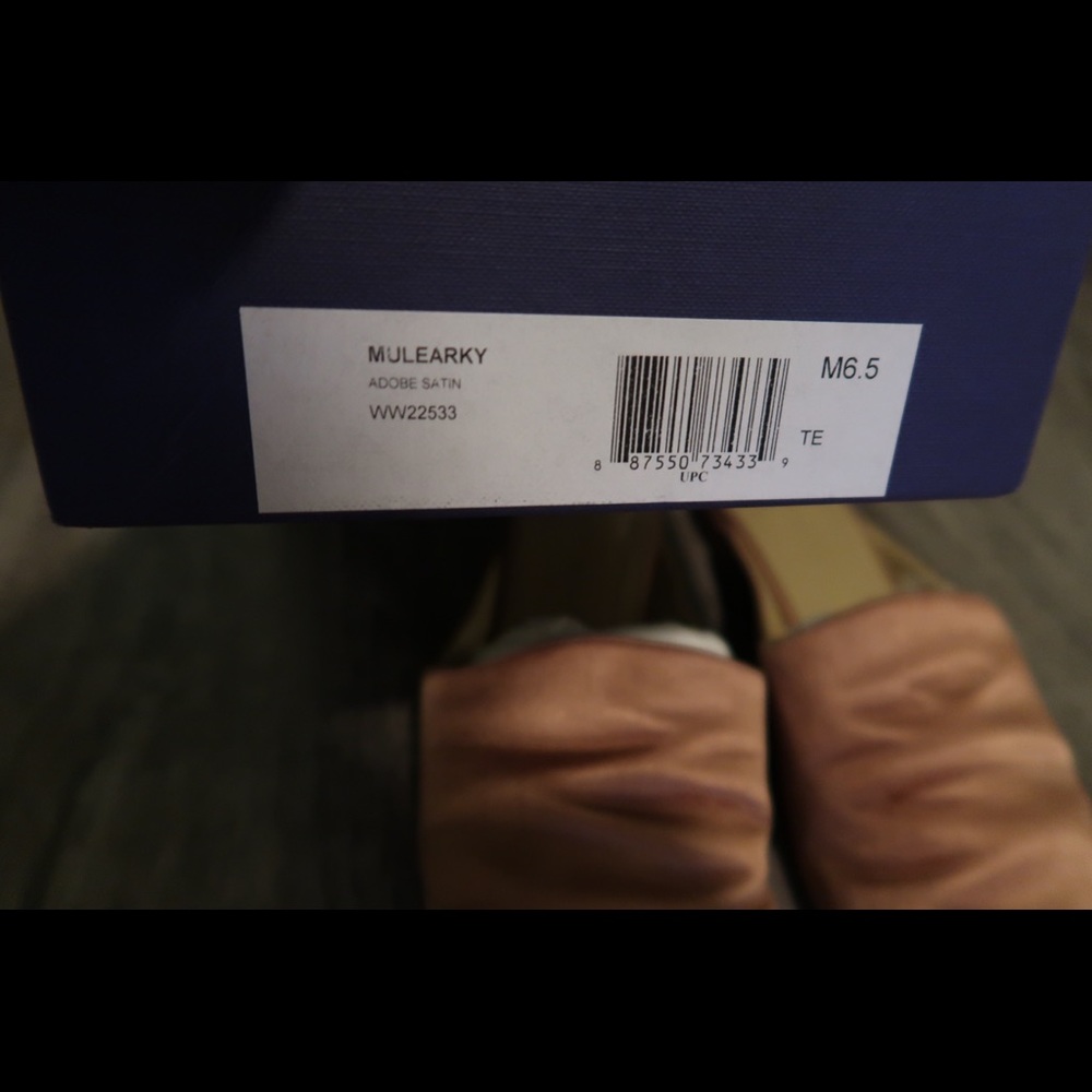 Stuart Weitzman - Picture 3 of 5